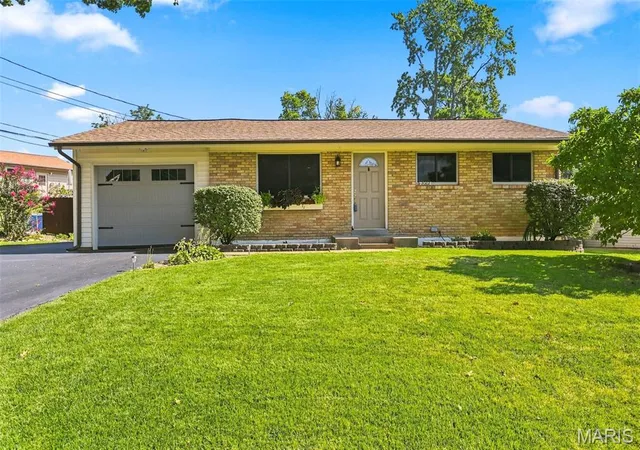 Photo 1 of Single family home for sale at 2002 Janiculum Dr, Fenton, MO 63026 | MLS# MIS26052792 | Listing updated on 2026-09-25