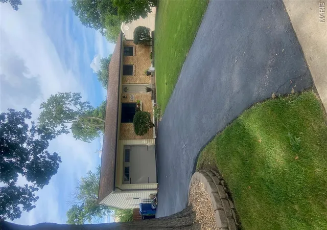 4th image of 2002 Janiculum Dr, Fenton, MO 63026 | MLS# MIS26052792