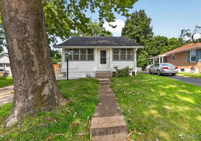 Photo 2 of Sale Pending at 2407 Hood Ave, Saint Louis, MO 63114 | MLS# MIS26052796 | Listing updated on 2026-08-23