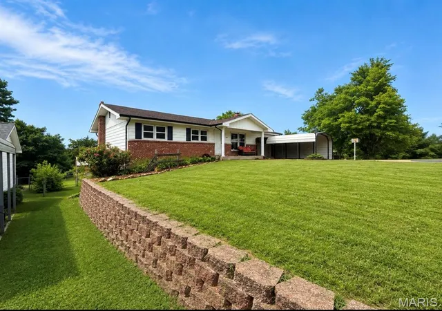 Photo 2 of Single family home for sale at 218 Cypress St, Park Hills, MO 63601 | MLS# MIS26052800 | Listing updated on 2026-09-25