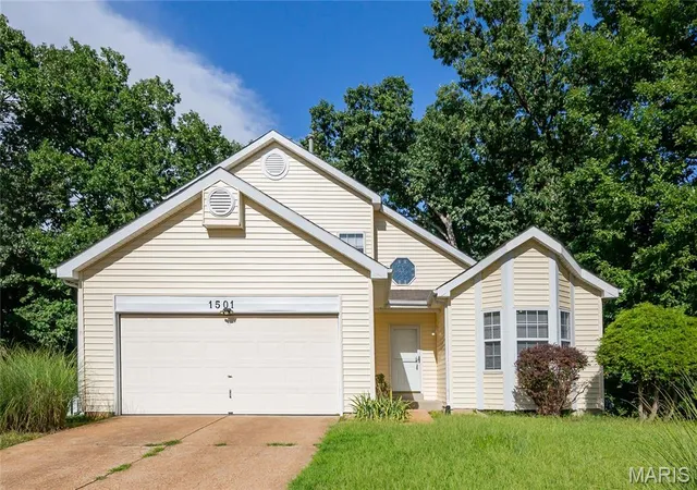 1st image of 1501 Strawberry Glen Ct, Ballwin, MO 63021 | MLS# MIS26052803