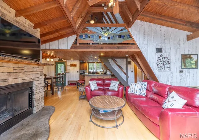 Photo 3 of Single family home for sale at 927 Trophy Woods Dr, Wright City, MO 63390 | MLS# MIS26052804 | Listing updated on 2026-10-08