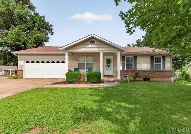 Photo 1 of Sale Pending at 1103 Athena Wy, Saint Peters, MO 63376 | MLS# MIS26052805 | Listing updated on 2026-09-07