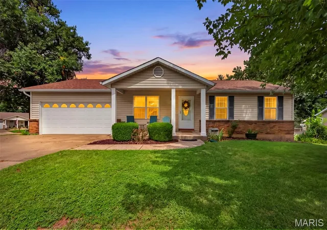 Photo 2 of Sale Pending at 1103 Athena Wy, Saint Peters, MO 63376 | MLS# MIS26052805 | Listing updated on 2026-09-07