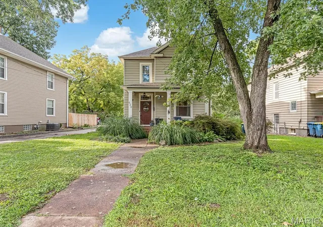 Photo 2 of Single family home for sale at 629 E Vandalia St, Edwardsville, IL 62025 | MLS# MIS26052808 | Listing updated on 2026-09-06