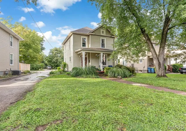 Photo 3 of Single family home for sale at 629 E Vandalia St, Edwardsville, IL 62025 | MLS# MIS26052808 | Listing updated on 2026-09-06