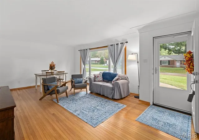 Photo 3 of Single family home for sale at 925 Moreland Dr, Belleville, IL 62223 | MLS# MIS26052815 | Listing updated on 2026-10-18