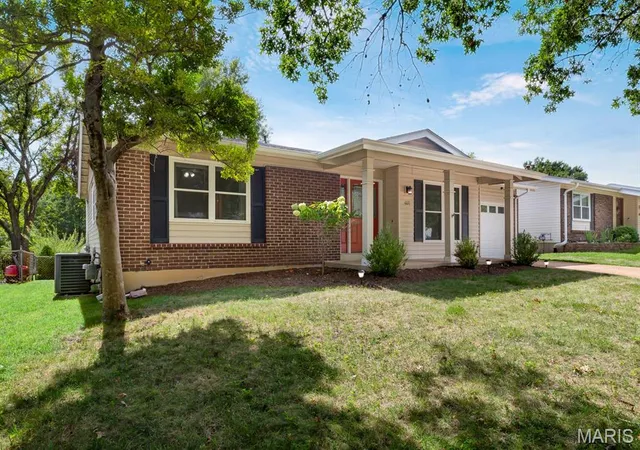 Photo 2 of Sale Pending at 660 Twigwood Dr, Ballwin, MO 63021 | MLS# MIS26052817 | Listing updated on 2026-08-31