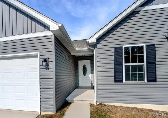 Photo 3 of Sale Pending at 107 Cedar Hts, Festus, MO 63028 | MLS# MIS26052819 | Listing updated on 2026-10-06