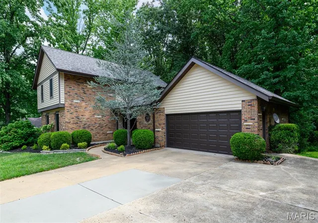 Photo 2 of Single family home for sale at 7156 Becker Rd, Saint Louis, MO 63129 | MLS# MIS26052820 | Listing updated on 2026-08-22