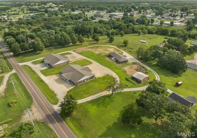 3rd image of 140 Hwy V, Vienna, MO 65582 | MLS# MIS26052823