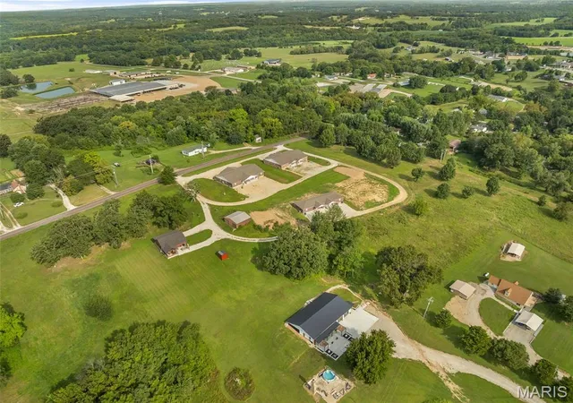 4th image of 140 Hwy V, Vienna, MO 65582 | MLS# MIS26052823