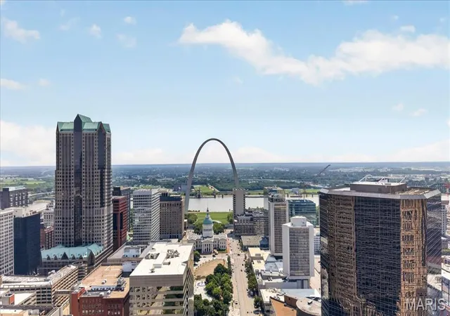 2nd image of 901 Washington Ave, Saint Louis, MO 63101
