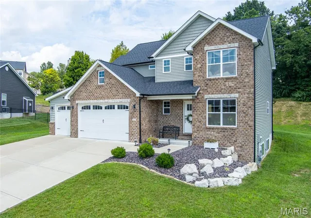 2nd image of 327 Star Ln, Glen Carbon, IL 62034 | MLS# MIS26052827