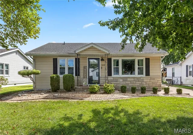 1st image of 209 Lee St, Bethalto, IL 62010 | MLS# MIS26052833