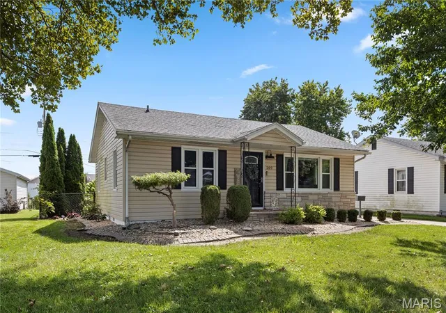 2nd image of 209 Lee St, Bethalto, IL 62010 | MLS# MIS26052833