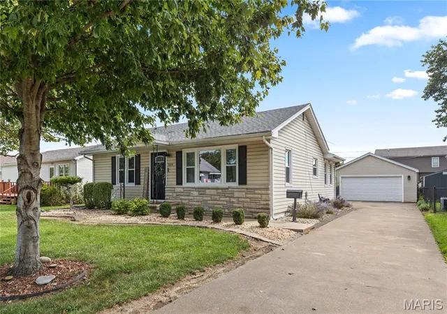 3rd image of 209 Lee St, Bethalto, IL 62010 | MLS# MIS26052833