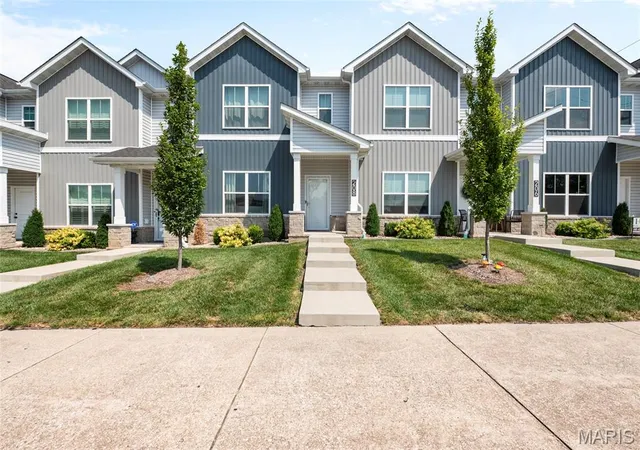 1st image of 208 W State St, O Fallon, IL 62269 | MLS# MIS26052834