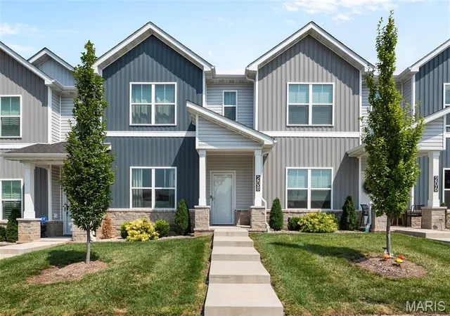 2nd image of 208 W State St, O Fallon, IL 62269 | MLS# MIS26052834
