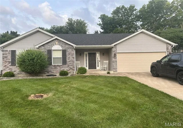 Photo 1 of Single family home for sale at 991 Reddington Oaks Ct, Saint Charles, MO 63304 | MLS# MIS26052839 | Listing updated on 2026-09-02