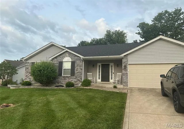 Photo 2 of Single family home for sale at 991 Reddington Oaks Ct, Saint Charles, MO 63304 | MLS# MIS26052839 | Listing updated on 2026-09-02