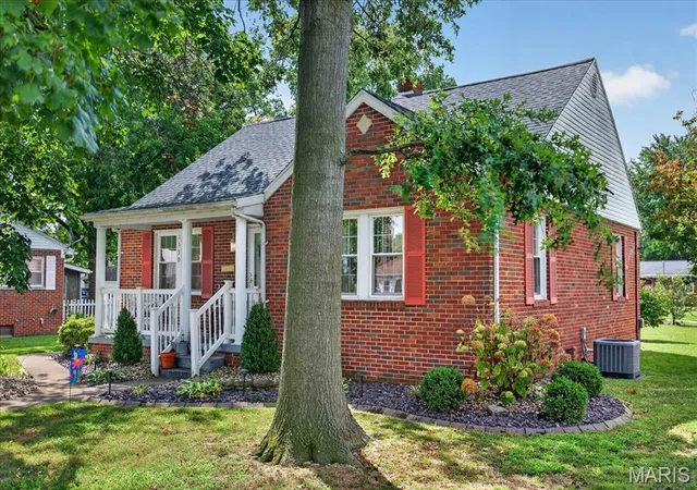 3rd image of 1530 Livingston St, Carlyle, IL 62231 | MLS# MIS26052840