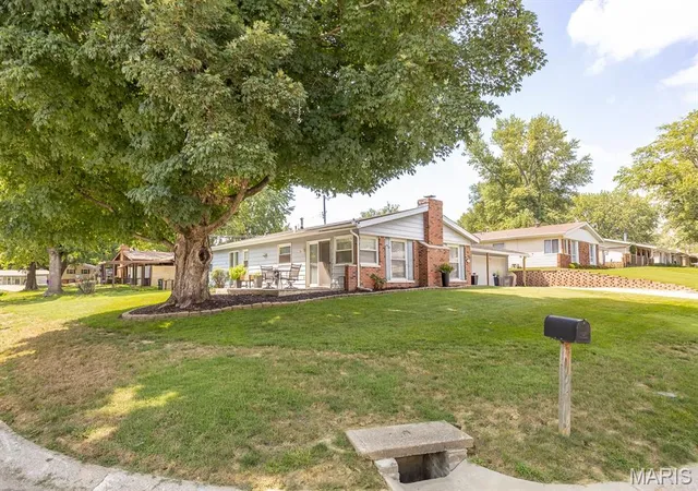 Photo 2 of Single family home for sale at 214 N Point Rd, Fairview Heights, IL 62208 | MLS# MIS26052852 | Listing updated on 2026-08-21