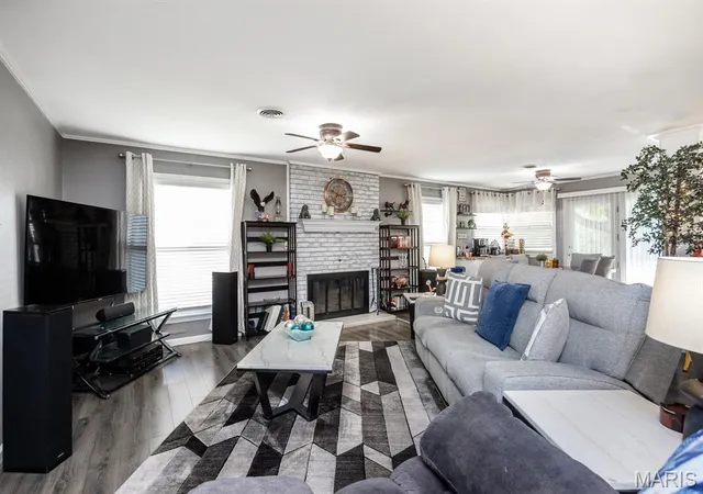 Photo 4 of Single family home for sale at 214 N Point Rd, Fairview Heights, IL 62208 | MLS# MIS26052852 | Listing updated on 2026-08-21