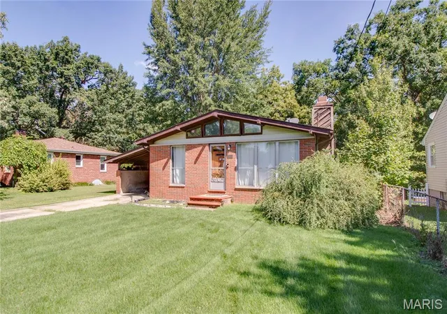 2nd image of 784 E Woodland Dr, East Alton, IL 62024 | MLS# MIS26052854