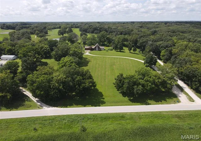 Photo 2 of Single family home for sale at 21553 State Hwy B, Canton, MO 63435 | MLS# MIS26052855 | Listing updated on 2026-09-21