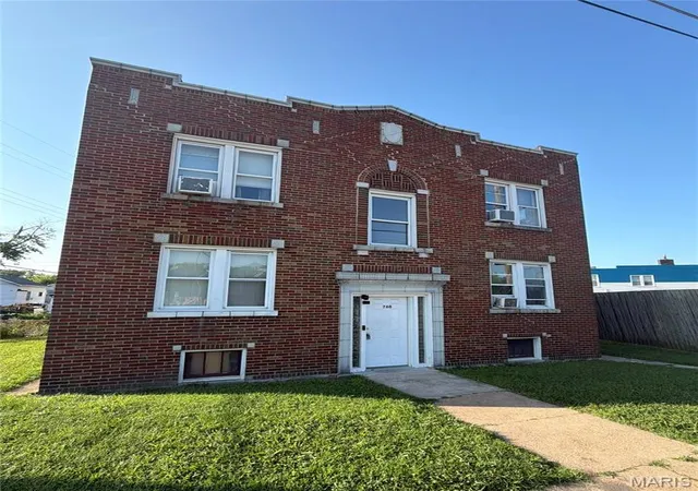 Photo 1 of Sale Pending at 760 Thrush Ave, St Louis, MO 63147 | MLS# MIS26052857 | Listing updated on 2026-09-06