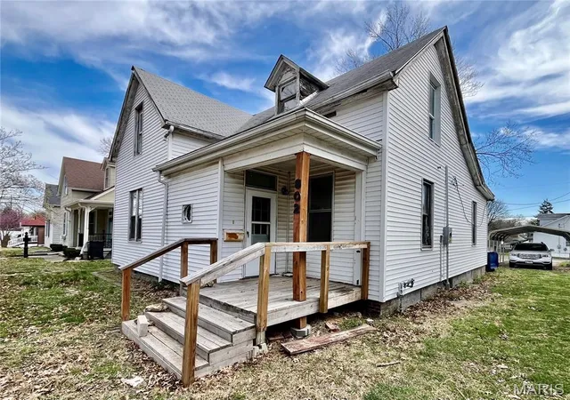 1st image of 802 E D St, Belleville, IL 62220 | MLS# MIS26052858
