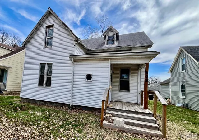 2nd image of 802 E D St, Belleville, IL 62220 | MLS# MIS26052858