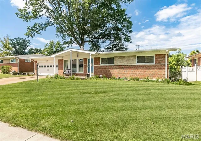 Photo 2 of Sale Pending at 9327 Ewers Dr, Crestwood, MO 63126 | MLS# MIS26052860 | Listing updated on 2026-08-29