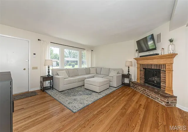 Photo 3 of Sale Pending at 9327 Ewers Dr, Crestwood, MO 63126 | MLS# MIS26052860 | Listing updated on 2026-08-29