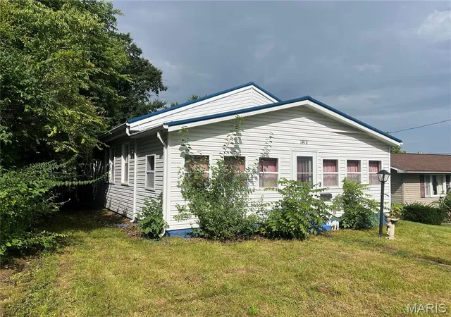 2nd image of 1416 S Main St, Hillsboro, IL 62049 | MLS# MIS26052866