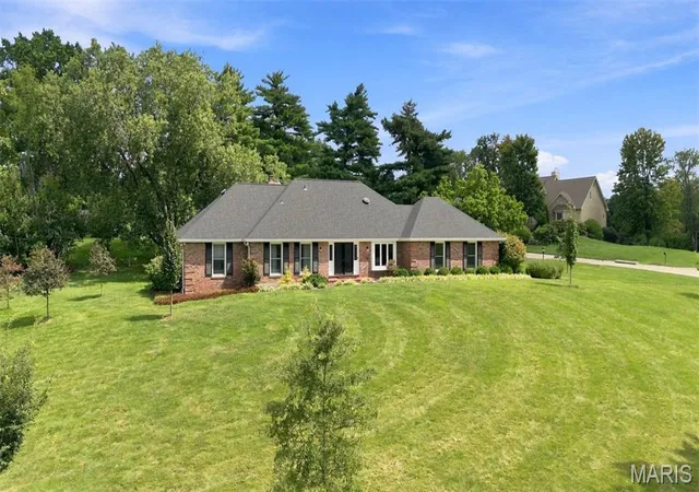 Photo 1 of Single family home for sale at 406 Magna Carta Dr, Saint Louis, MO 63141 | MLS# MIS26052870 | Listing updated on 2026-09-14