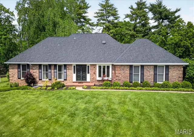 Photo 2 of Single family home for sale at 406 Magna Carta Dr, Saint Louis, MO 63141 | MLS# MIS26052870 | Listing updated on 2026-09-14