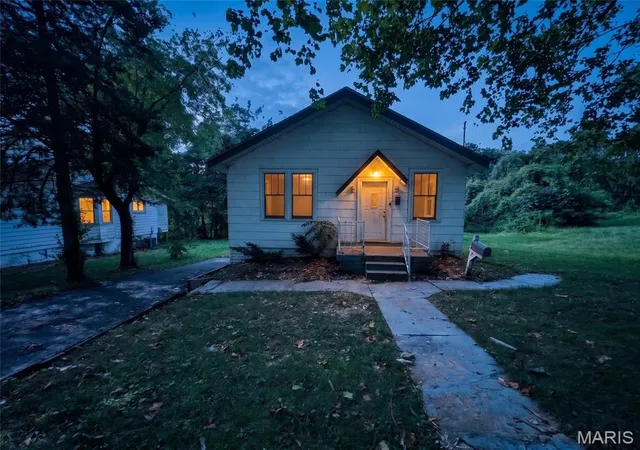 Photo 1 of Single family home for sale at 423 Fork Dr, St Louis, MO 63137 | MLS# MIS26052872 | Listing updated on 2026-08-24