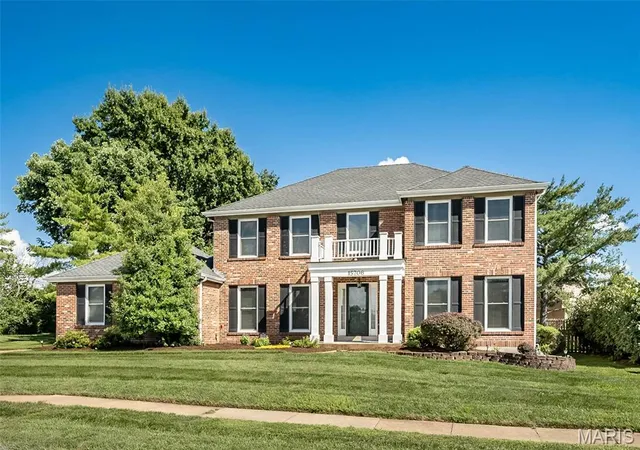 Photo 2 of Single family home for sale at 15706 Heathercroft Dr, Chesterfield, MO 63017 | MLS# MIS26052880 | Listing updated on 2026-08-27