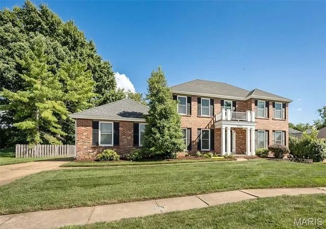 Photo 3 of Single family home for sale at 15706 Heathercroft Dr, Chesterfield, MO 63017 | MLS# MIS26052880 | Listing updated on 2026-08-27