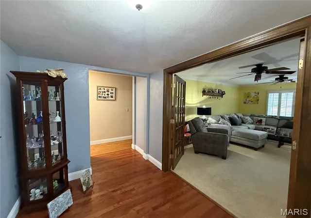 5th image of 2304 Fontaine Dr, Alton, IL 62002 | MLS# MIS26052884