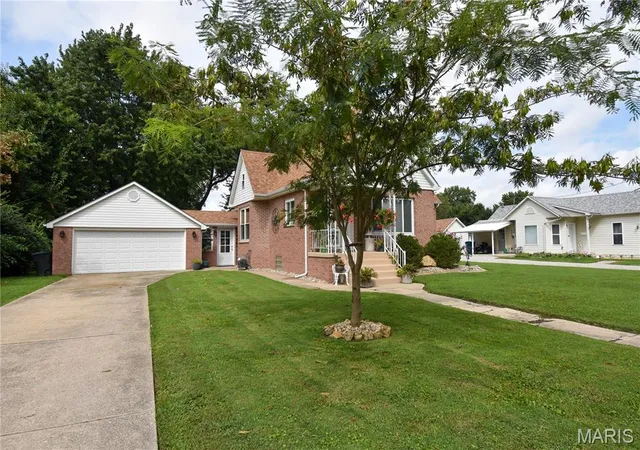 Photo 1 of Single family home for sale at 711 N Union, Staunton, IL 62088 | MLS# MIS26052891 | Listing updated on 2026-09-05