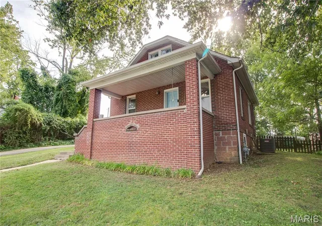 3rd image of 6 Rosa Ave, Godfrey, IL 62035 | MLS# MIS26052894