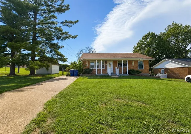 Photo 1 of Single family home for sale at 9775 Radio Dr, St Louis, MO 63123 | MLS# MIS26052898 | Listing updated on 2026-09-29
