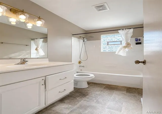Photo 3 of Single family home for sale at 9775 Radio Dr, St Louis, MO 63123 | MLS# MIS26052898 | Listing updated on 2026-09-29