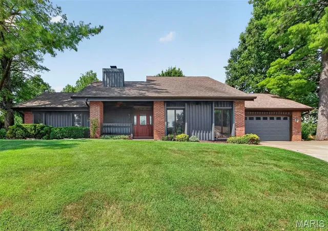 Photo 2 of Single family home for sale at 1028 Monfort Ct, Lake St Louis, MO 63367 | MLS# MIS26052900 | Listing updated on 2026-09-18