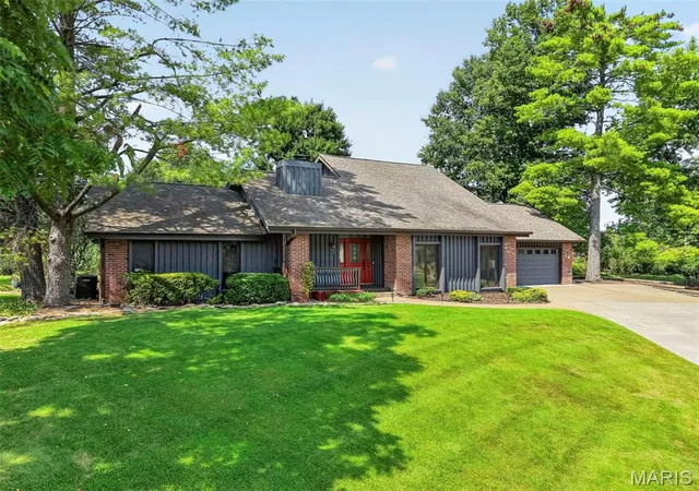Photo 4 of Single family home for sale at 1028 Monfort Ct, Lake St Louis, MO 63367 | MLS# MIS26052900 | Listing updated on 2026-09-14