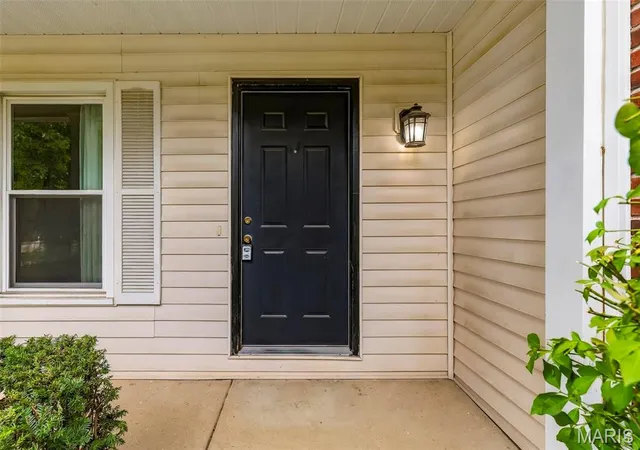 Photo 3 of Sale Pending at 194 Driftwood Ln, Saint Peters, MO 63376 | MLS# MIS26052904 | Listing updated on 2026-10-04