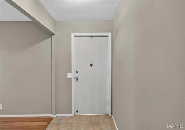 Photo 2 of Single family home for sale at 2952 New Castle Dr, Florissant, MO 63033 | MLS# MIS26052913 | Listing updated on 2026-09-17
